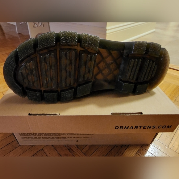 Brand new with box Doc Martens Chelsea boot - Picture 4 of 4